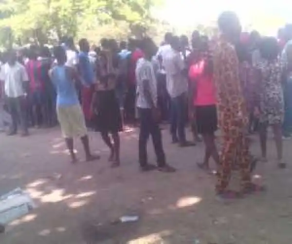 Photos: Two Thieves From Benin Caught In Obafemi Awolowo University